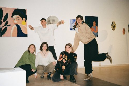Hélène, Mathias, Romane, Laeticia et Agathe lors de l'exposition Cherchez La Femme à Saint-Imier en novembre 2025.